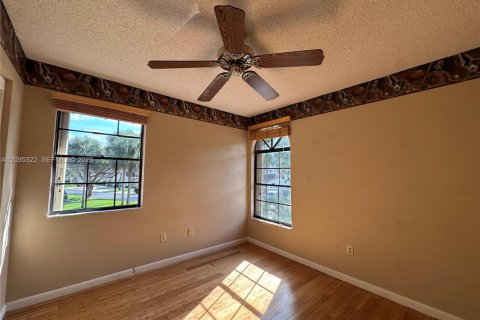 Touwnhouse à vendre à Miami, Floride: 3 chambres, 154.96 m2 № 2422370 - photo 17