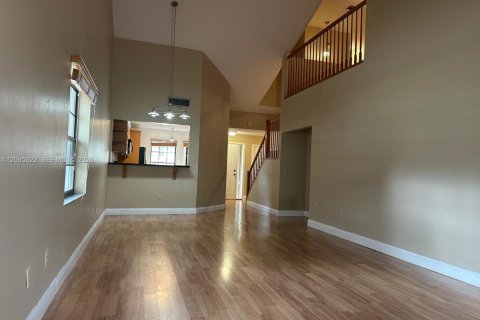 Touwnhouse à vendre à Miami, Floride: 3 chambres, 154.96 m2 № 2422370 - photo 9
