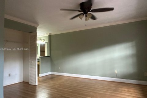 Touwnhouse à vendre à Miami, Floride: 3 chambres, 154.96 m2 № 2422370 - photo 11