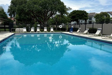 Touwnhouse à vendre à Miami, Floride: 3 chambres, 154.96 m2 № 2422370 - photo 26
