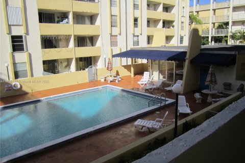 Купить коммерческую недвижимость в Хайалиа Гарденс, Флорида 89.19м2, № 1934913 - фото 4