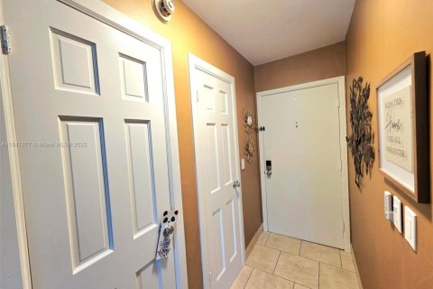 Condo in Fort Lauderdale, Florida, 1 bedroom  № 1850690 - photo 2