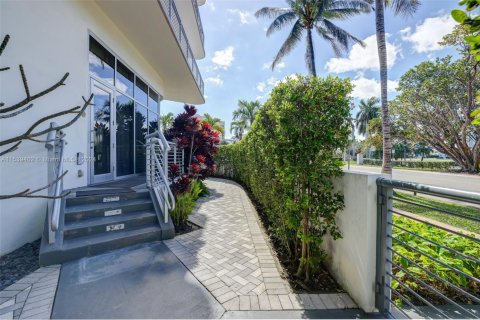 Copropriété à vendre à Miami Beach, Floride: 2 chambres, 191.1 m2 № 2013630 - photo 3