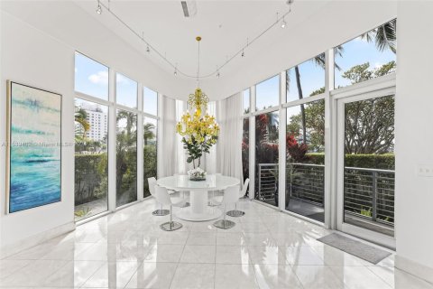 Copropriété à vendre à Miami Beach, Floride: 2 chambres, 191.1 m2 № 2013630 - photo 22