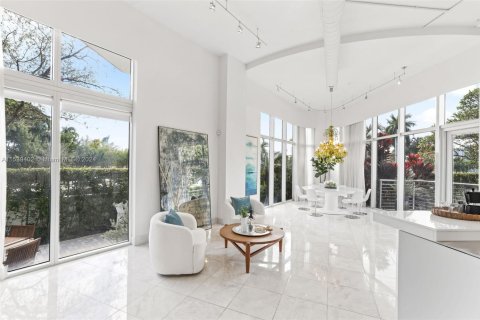 Copropriété à vendre à Miami Beach, Floride: 2 chambres, 191.1 m2 № 2013630 - photo 23