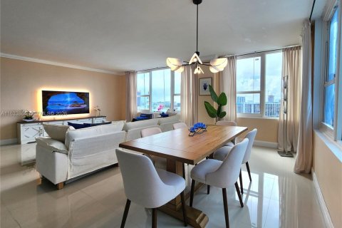 Condo in Hollywood, Florida, 2 bedrooms  № 2154609 - photo 10