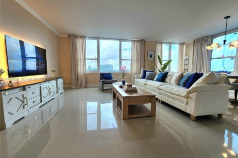 Condo in Hollywood, Florida, 2 bedrooms  № 2154609 - photo 4