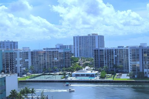 Condo in Hollywood, Florida, 2 bedrooms  № 2154609