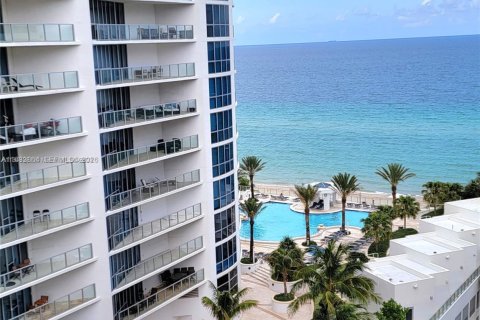 Condo in Hollywood, Florida, 2 bedrooms  № 2154609 - photo 3