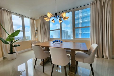 Condo in Hollywood, Florida, 2 bedrooms  № 2154609 - photo 11