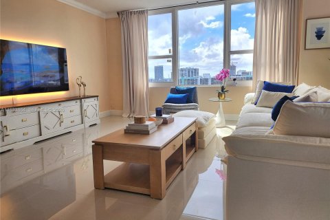 Condo in Hollywood, Florida, 2 bedrooms  № 2154609 - photo 8