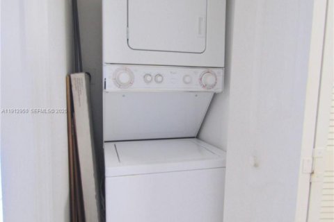 Снять в аренду кондоминиум в Майами, Флорида 1 спальня, 66.7м2, № 1989340 - фото 16