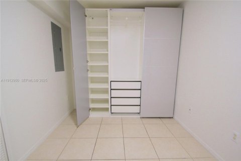 Снять в аренду кондоминиум в Майами, Флорида 1 спальня, 66.7м2, № 1989340 - фото 12