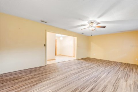 House in New Smyrna Beach, Florida 3 bedrooms, 182.74 sq.m. № 2211399 - photo 7