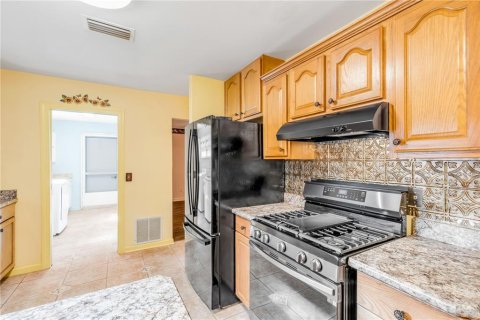 House in New Smyrna Beach, Florida 3 bedrooms, 182.74 sq.m. № 2211399 - photo 12