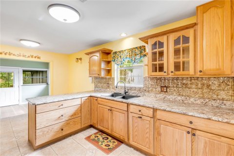 House in New Smyrna Beach, Florida 3 bedrooms, 182.74 sq.m. № 2211399 - photo 13