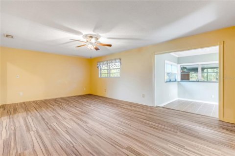House in New Smyrna Beach, Florida 3 bedrooms, 182.74 sq.m. № 2211399 - photo 10