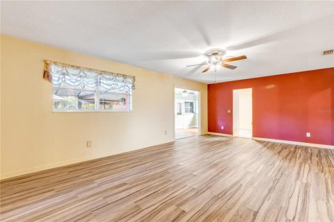 House in New Smyrna Beach, Florida 3 bedrooms, 182.74 sq.m. № 2211399 - photo 9