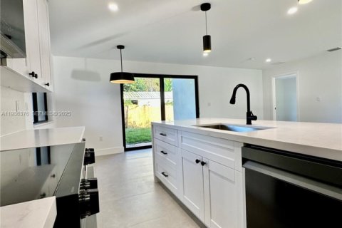 Купить виллу или дом в Саут-Майами, Флорида 4 спальни, № 1994384 - фото 17