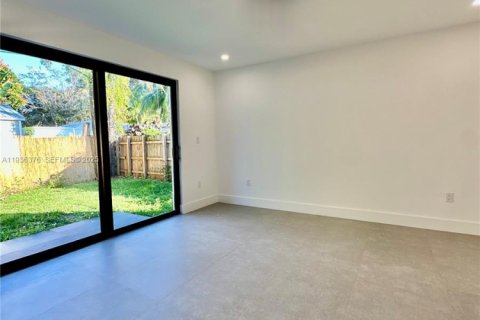 Купить виллу или дом в Саут-Майами, Флорида 4 спальни, № 1994384 - фото 25