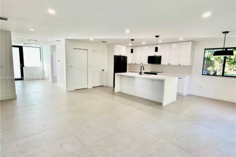 Купить виллу или дом в Саут-Майами, Флорида 4 спальни, № 1994384 - фото 14