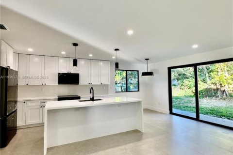 Купить виллу или дом в Саут-Майами, Флорида 4 спальни, № 1994384 - фото 1