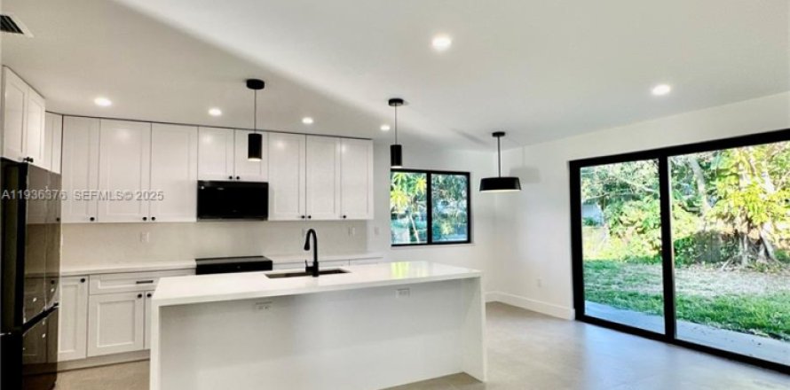 Дом в Саут-Майами, Флорида 4 спальни № 1994384