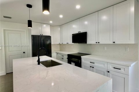 Купить виллу или дом в Саут-Майами, Флорида 4 спальни, № 1994384 - фото 22