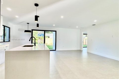 Купить виллу или дом в Саут-Майами, Флорида 4 спальни, № 1994384 - фото 13