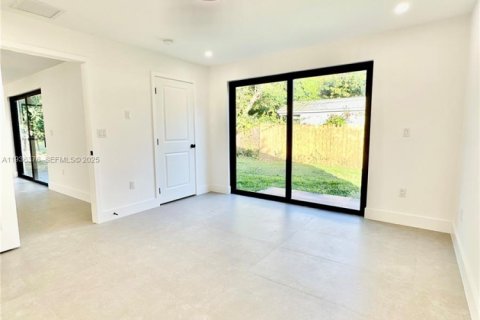 Купить виллу или дом в Саут-Майами, Флорида 4 спальни, № 1994384 - фото 26