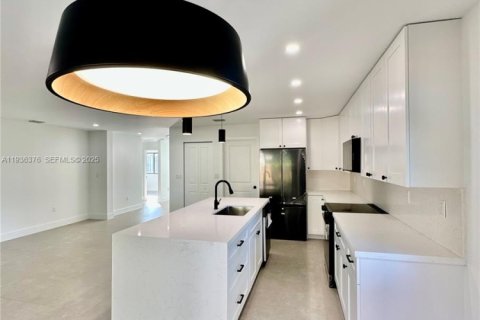 Купить виллу или дом в Саут-Майами, Флорида 4 спальни, № 1994384 - фото 20