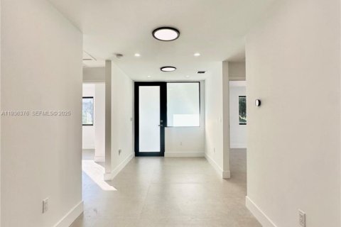 Купить виллу или дом в Саут-Майами, Флорида 4 спальни, № 1994384 - фото 2