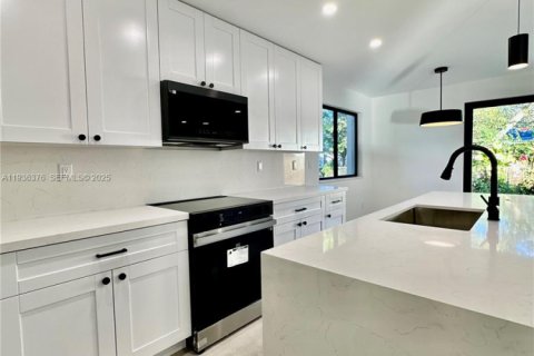 Купить виллу или дом в Саут-Майами, Флорида 4 спальни, № 1994384 - фото 18