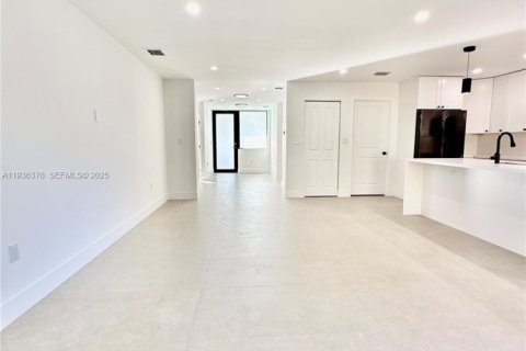 Купить виллу или дом в Саут-Майами, Флорида 4 спальни, № 1994384 - фото 15