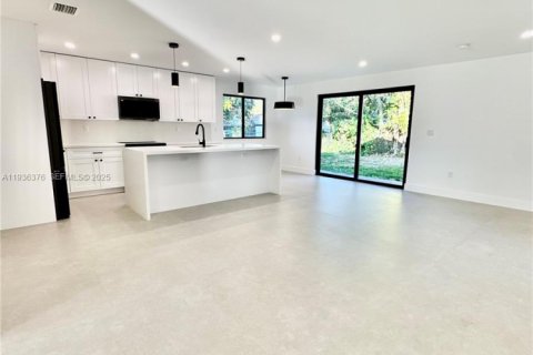 Купить виллу или дом в Саут-Майами, Флорида 4 спальни, № 1994384 - фото 16