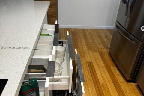 Купить кондоминиум в Халландейл-Бич, Флорида 3 спальни, 162.58м2, № 1926510 - фото 15