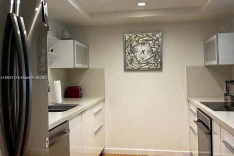 Купить кондоминиум в Халландейл-Бич, Флорида 3 спальни, 162.58м2, № 1926510 - фото 12