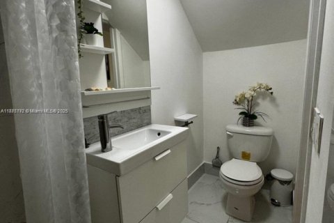 Купить кондоминиум в Халландейл-Бич, Флорида 3 спальни, 162.58м2, № 1926510 - фото 17