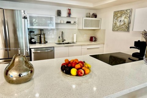 Купить кондоминиум в Халландейл-Бич, Флорида 3 спальни, 162.58м2, № 1926510 - фото 1