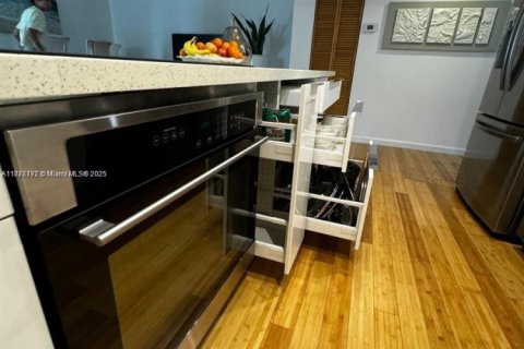 Купить кондоминиум в Халландейл-Бич, Флорида 3 спальни, 162.58м2, № 1926510 - фото 14