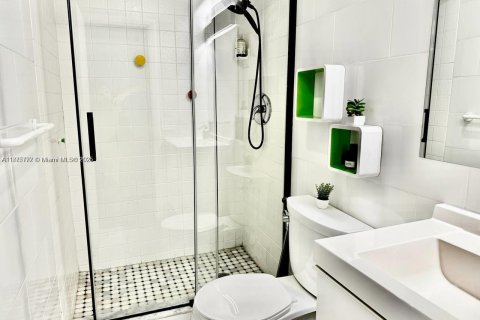 Купить кондоминиум в Халландейл-Бич, Флорида 3 спальни, 162.58м2, № 1926510 - фото 30