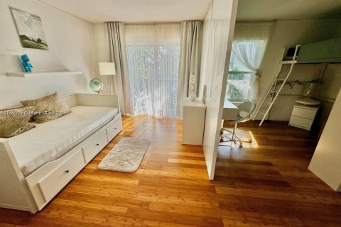 Купить кондоминиум в Халландейл-Бич, Флорида 3 спальни, 162.58м2, № 1926510 - фото 23