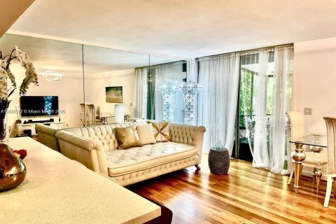 Купить кондоминиум в Халландейл-Бич, Флорида 3 спальни, 162.58м2, № 1926510 - фото 7