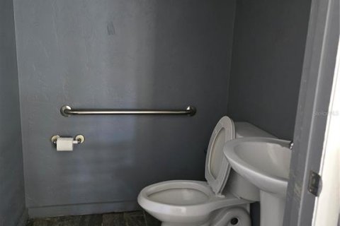 Immobilier commercial à louer à Gainesville, Floride: 102.19 m2 № 1829041 - photo 11