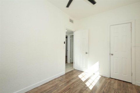 House in Orlando, Florida 3 bedrooms, 130.43 sq.m. № 2416975 - photo 24