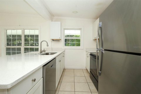 House in Orlando, Florida 3 bedrooms, 130.43 sq.m. № 2416975 - photo 10