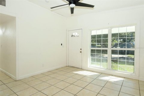 House in Orlando, Florida 3 bedrooms, 130.43 sq.m. № 2416975 - photo 7