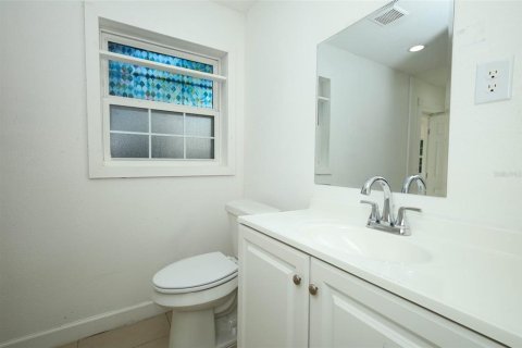 House in Orlando, Florida 3 bedrooms, 130.43 sq.m. № 2416975 - photo 15