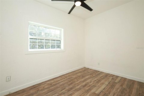 House in Orlando, Florida 3 bedrooms, 130.43 sq.m. № 2416975 - photo 23