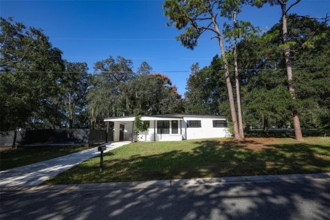 House in Orlando, Florida 3 bedrooms, 130.43 sq.m. № 2416975 - photo 2